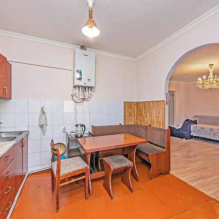 Super Location - Shared Bathroom And Kitchen Yerevan Exterior photo
