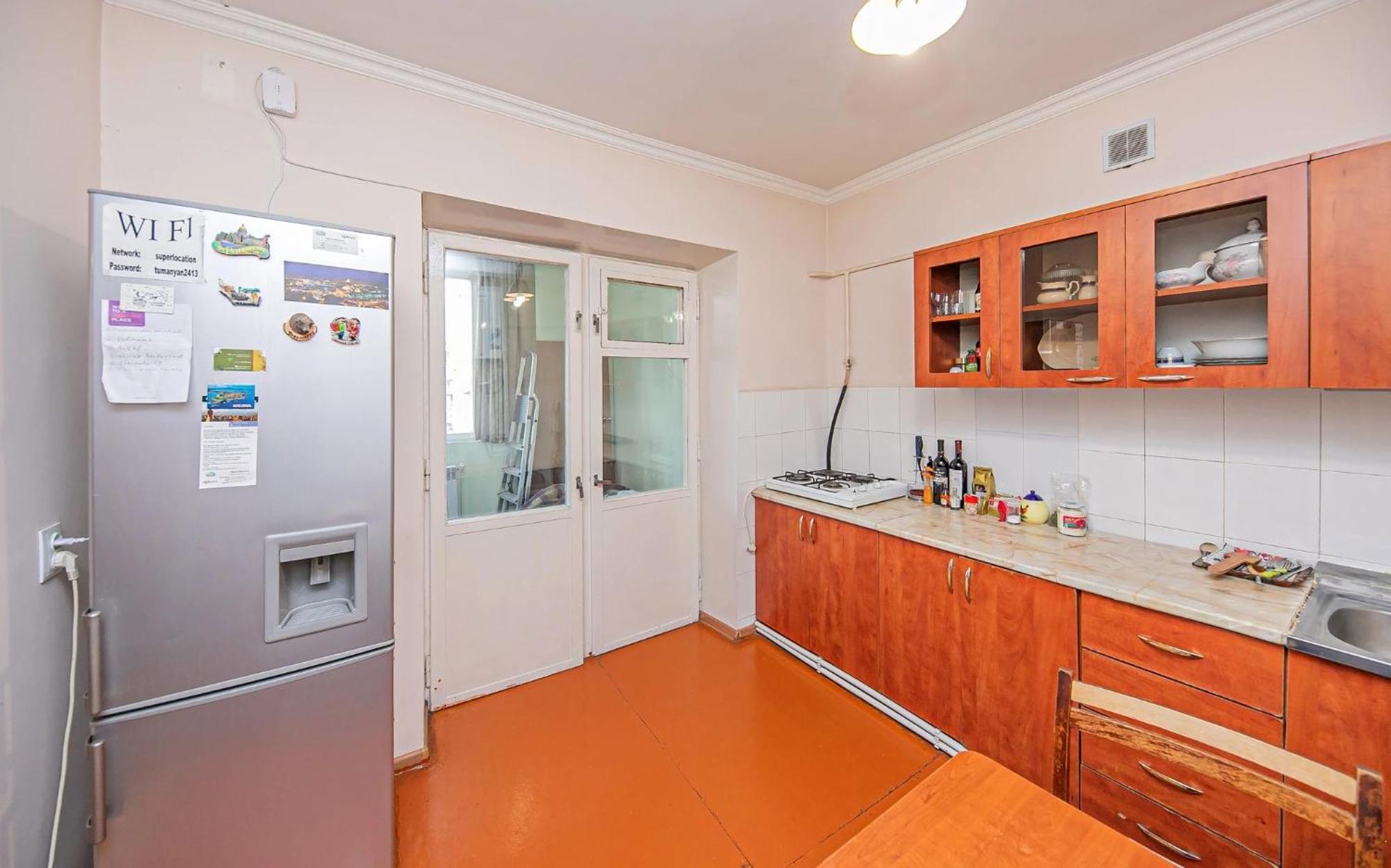 Super Location - Shared Bathroom And Kitchen Yerevan Exterior photo