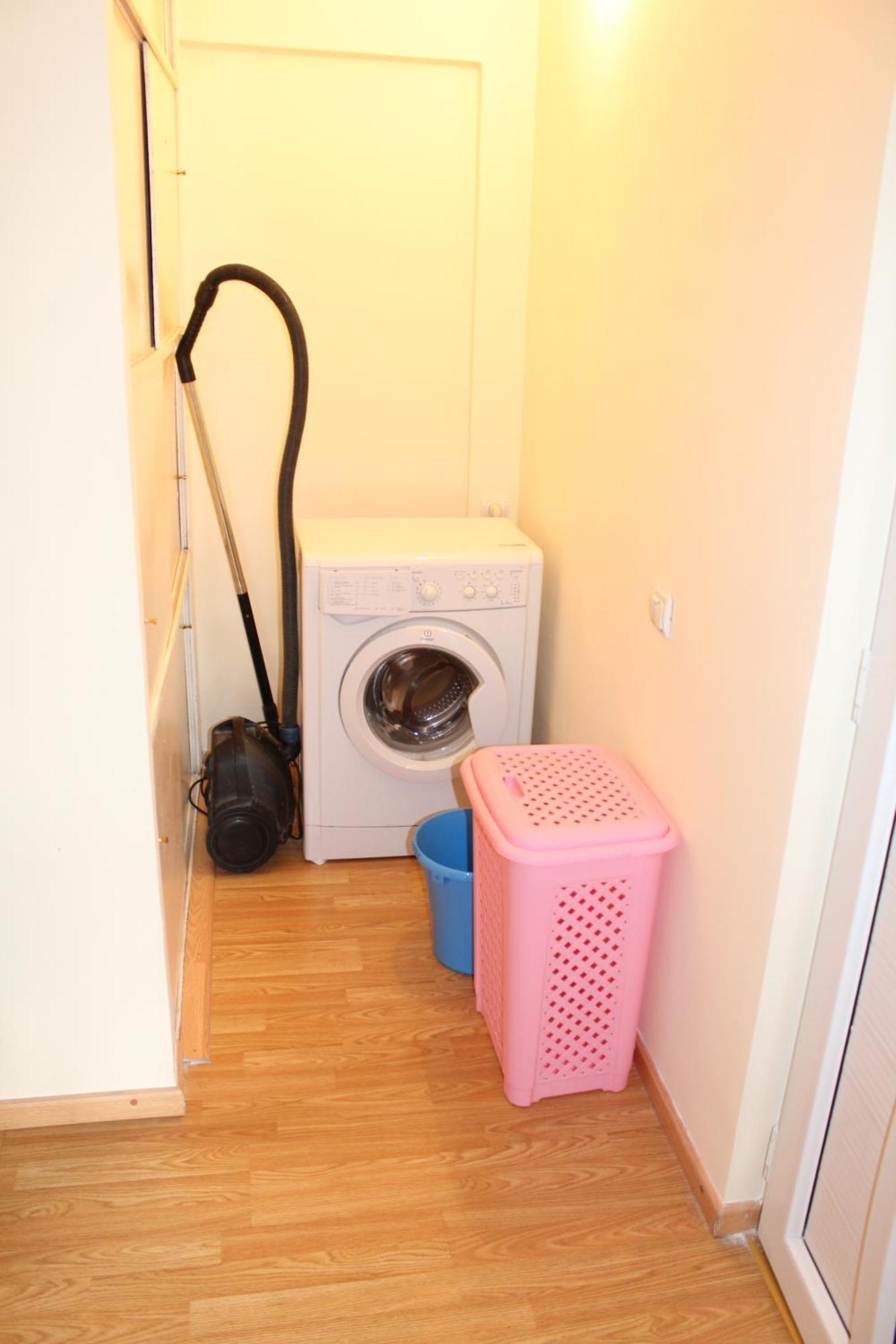 Super Location - Shared Bathroom And Kitchen Yerevan Exterior photo